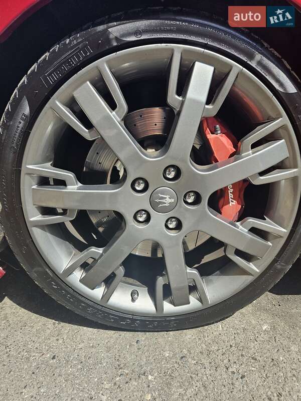 Купе Maserati GranTurismo 2014 в Львові