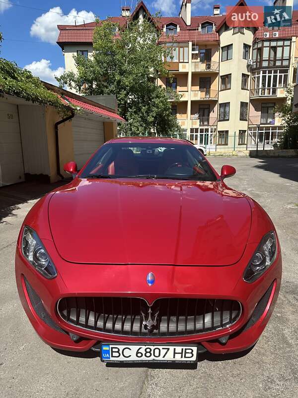 Купе Maserati GranTurismo 2014 в Львові