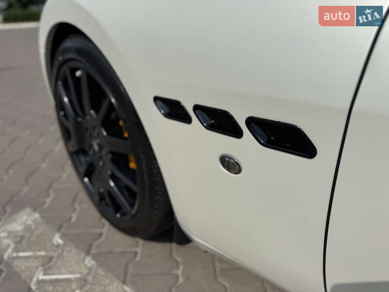 Купе Maserati GranTurismo 2008 в Киеве