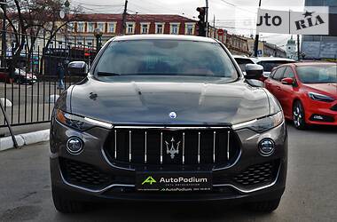 Позашляховик / Кросовер Maserati Levante 2016 в Києві