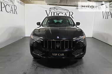 Внедорожник / Кроссовер Maserati Levante 2017 в Киеве