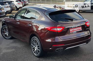 Внедорожник / Кроссовер Maserati Levante 2017 в Киеве