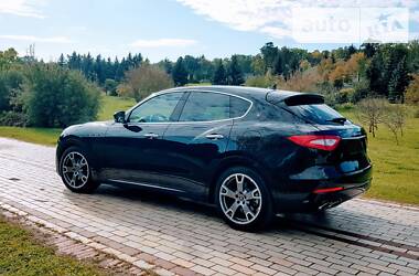 Позашляховик / Кросовер Maserati Levante 2017 в Києві