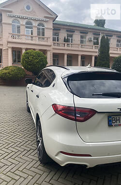 Позашляховик / Кросовер Maserati Levante 2016 в Одесі