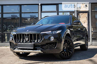 Внедорожник / Кроссовер Maserati Levante 2017 в Киеве