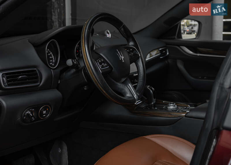Позашляховик / Кросовер Maserati Levante 2016 в Києві