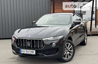 Внедорожник / Кроссовер Maserati Levante 2016 в Киеве