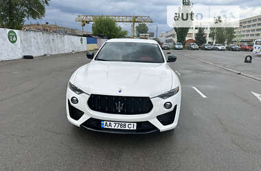 Внедорожник / Кроссовер Maserati Levante 2021 в Киеве