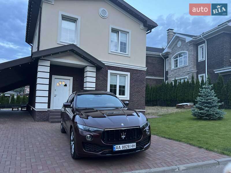 Внедорожник / Кроссовер Maserati Levante 2017 в Киеве