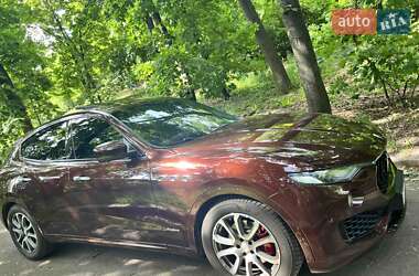 Позашляховик / Кросовер Maserati Levante 2017 в 