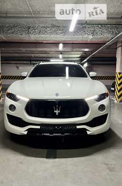 Внедорожник / Кроссовер Maserati Levante 2017 в Киеве