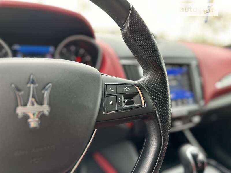 Внедорожник / Кроссовер Maserati Levante 2016 в Днепре