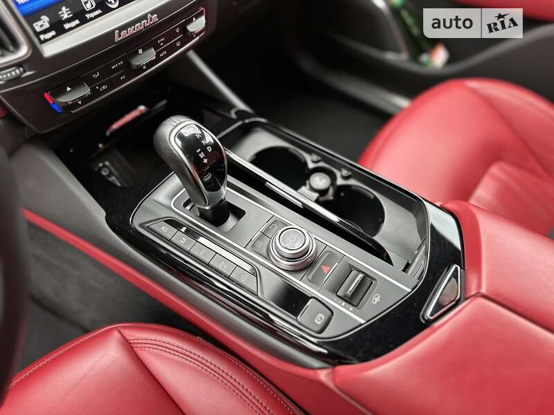 Внедорожник / Кроссовер Maserati Levante 2016 в Днепре