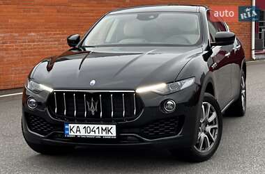 Внедорожник / Кроссовер Maserati Levante 2016 в Киеве