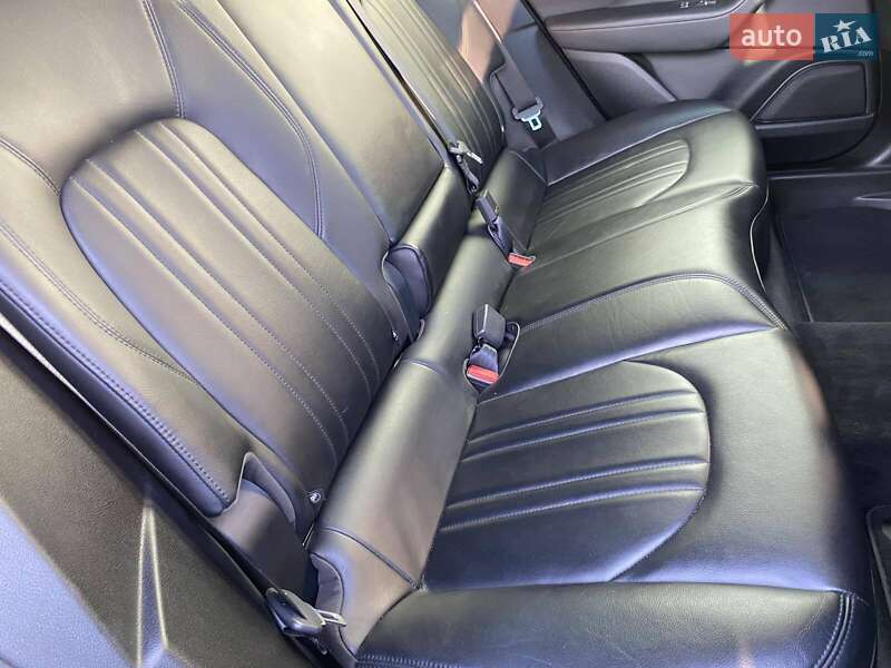 Внедорожник / Кроссовер Maserati Levante 2017 в Киеве