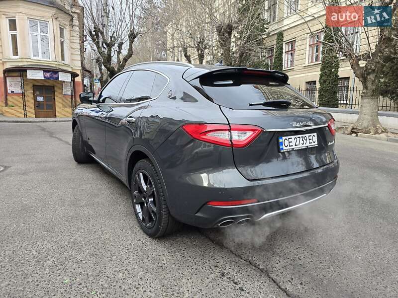 Позашляховик / Кросовер Maserati Levante 2017 в Чернівцях
