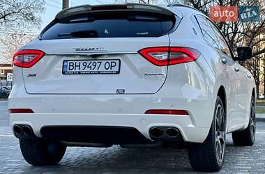 Позашляховик / Кросовер Maserati Levante 2016 в 