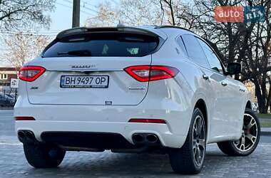 Позашляховик / Кросовер Maserati Levante 2016 в 