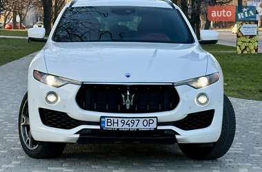 Позашляховик / Кросовер Maserati Levante 2016 в 