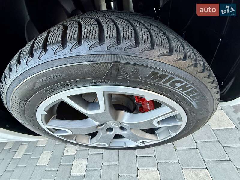 Внедорожник / Кроссовер Maserati Levante 2016 в Одессе