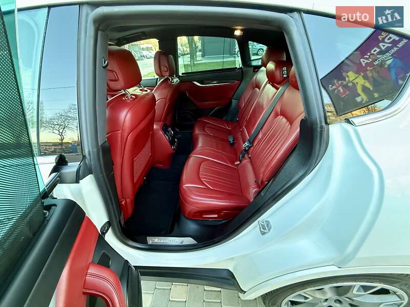 Внедорожник / Кроссовер Maserati Levante 2016 в Одессе