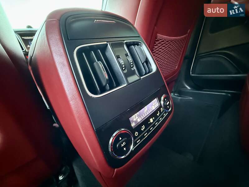 Внедорожник / Кроссовер Maserati Levante 2016 в Одессе