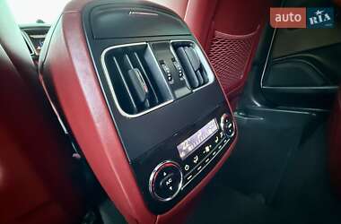 Позашляховик / Кросовер Maserati Levante 2016 в 
