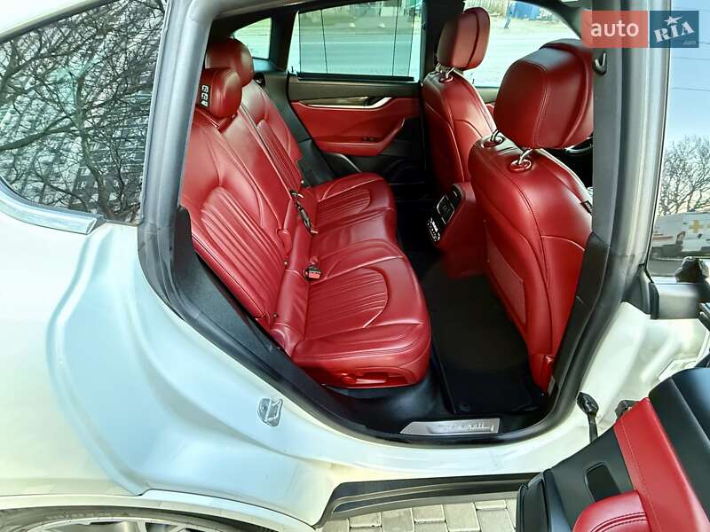 Внедорожник / Кроссовер Maserati Levante 2016 в Одессе