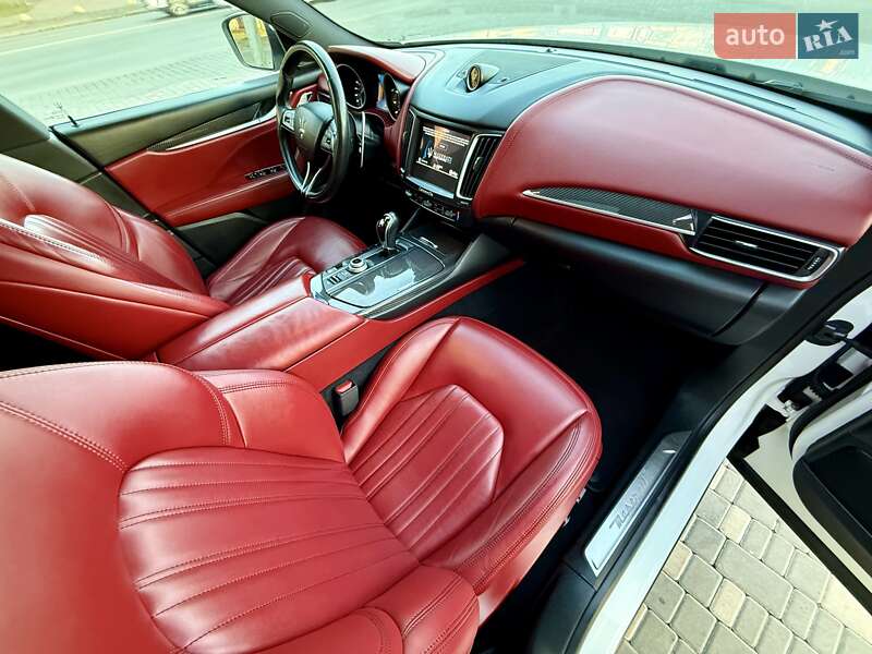 Внедорожник / Кроссовер Maserati Levante 2016 в Одессе