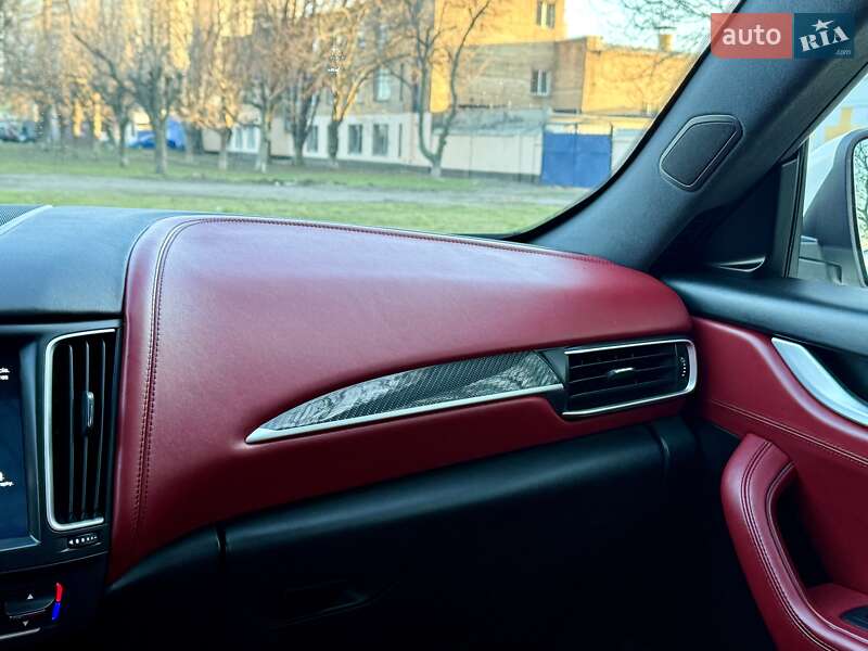 Внедорожник / Кроссовер Maserati Levante 2016 в Одессе