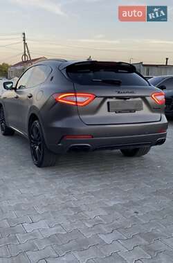 Внедорожник / Кроссовер Maserati Levante 2017 в 