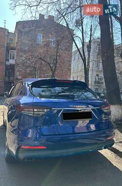 Внедорожник / Кроссовер Maserati Levante 2022 в 