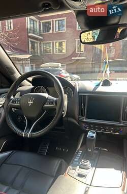 Внедорожник / Кроссовер Maserati Levante 2022 в 