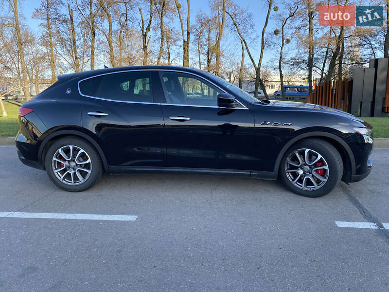Внедорожник / Кроссовер Maserati Levante 2017 в Киеве