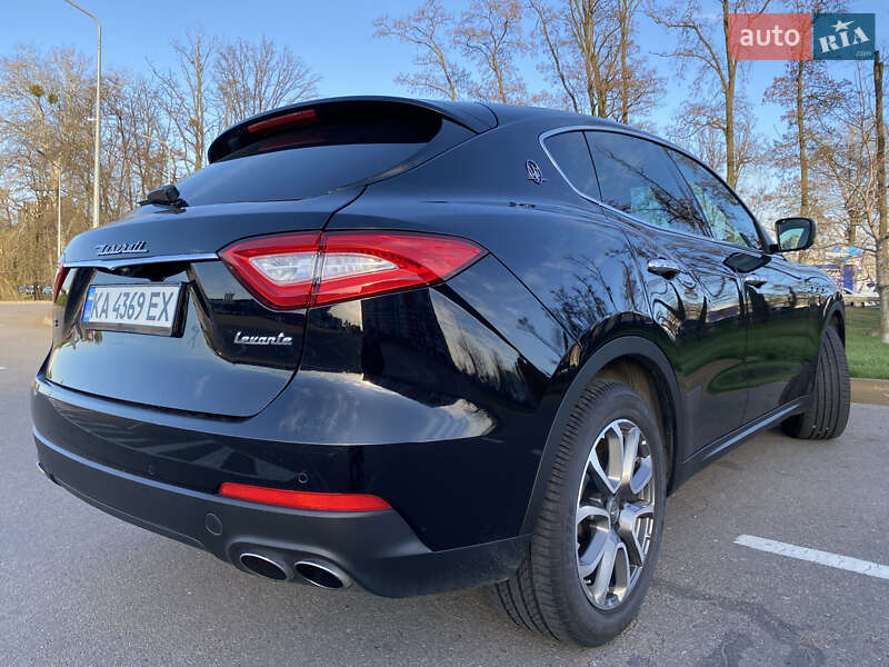 Внедорожник / Кроссовер Maserati Levante 2017 в Киеве