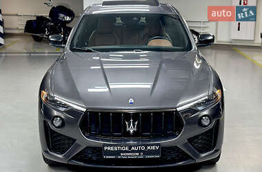 Позашляховик / Кросовер Maserati Levante 2022 в 