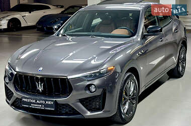 Позашляховик / Кросовер Maserati Levante 2022 в 