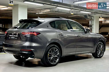 Позашляховик / Кросовер Maserati Levante 2022 в 