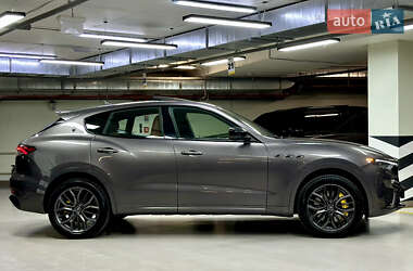 Позашляховик / Кросовер Maserati Levante 2022 в 