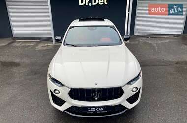 Позашляховик / Кросовер Maserati Levante 2022 в 