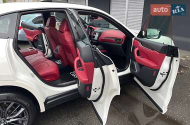 Позашляховик / Кросовер Maserati Levante 2022 в 