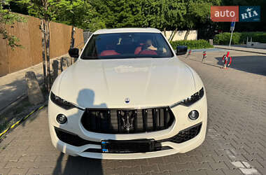Внедорожник / Кроссовер Maserati Levante 2021 в 