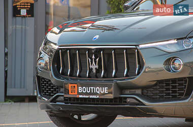 Позашляховик / Кросовер Maserati Levante 2017 в 