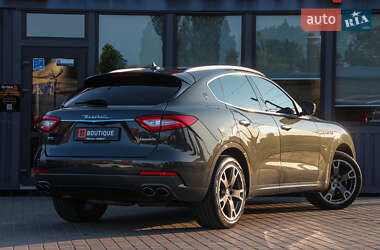 Позашляховик / Кросовер Maserati Levante 2017 в 