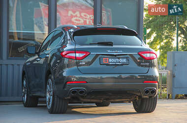 Позашляховик / Кросовер Maserati Levante 2017 в 