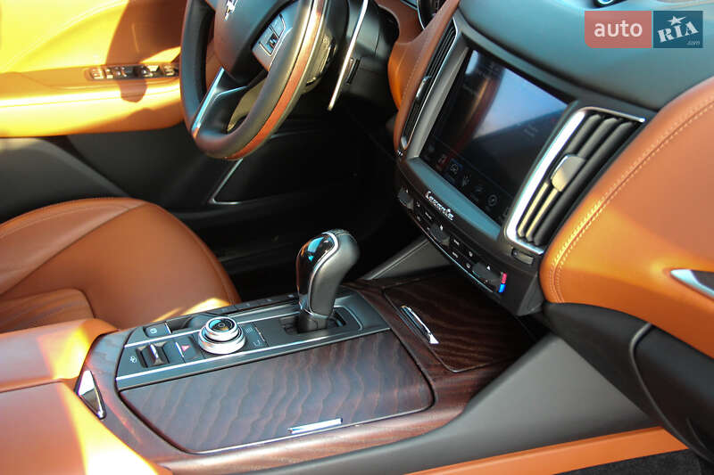 Внедорожник / Кроссовер Maserati Levante 2017 в Одессе