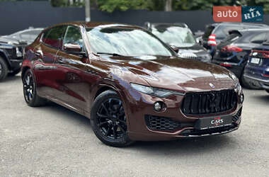 Внедорожник / Кроссовер Maserati Levante 2017 в Киеве