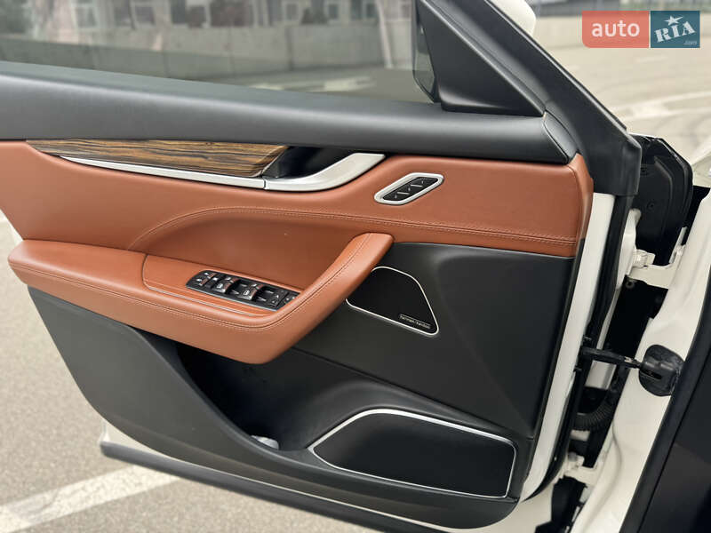 Внедорожник / Кроссовер Maserati Levante 2016 в Киеве фото 14 Внедорожник / Кроссовер Maserati Levante 2016 в Киеве