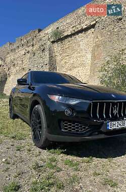 Внедорожник / Кроссовер Maserati Levante 2018 в 
