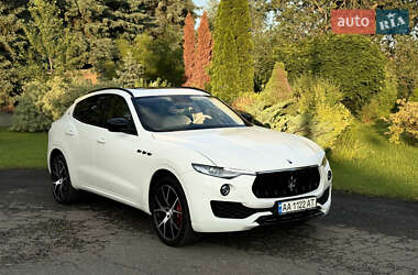 Внедорожник / Кроссовер Maserati Levante 2016 в Киеве